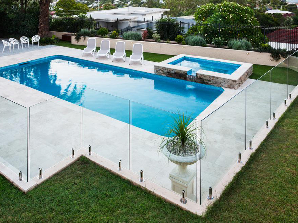 round fitting pool glass fencing in dubai