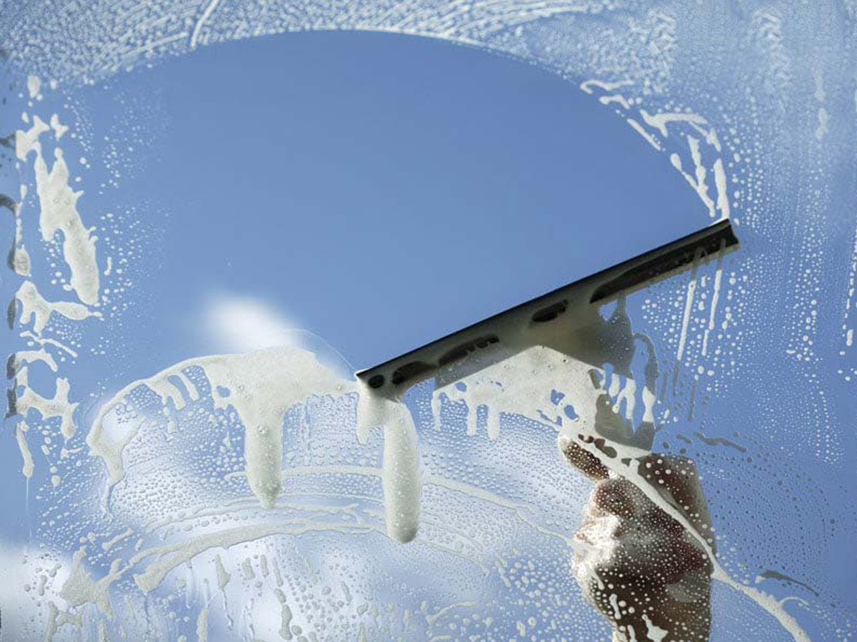 pool glass fencing cleaning